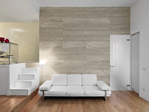 Modern Oturma Odası Planda Ahşap Zemin Beyaz Deri Kanepe Merdivenler — Stok fotoğraf