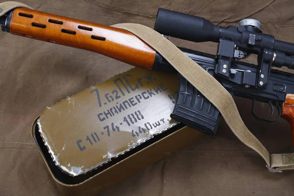 Rifle Francotirador Svd Con Caja Municiones Sobre Fondo Lona Inscripción —  Fotos de Stock