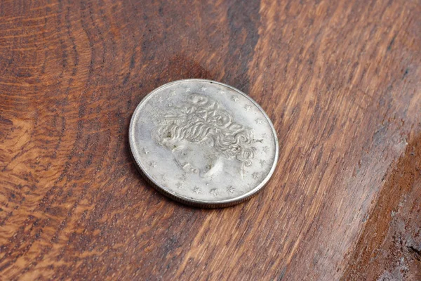 Старый Винтажный Серебряный Доллар Деревянном Фоне — стоковое фото