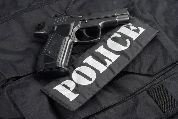 Policejní Uniformě Pozadím Zbraň Střelivo — Stock fotografie