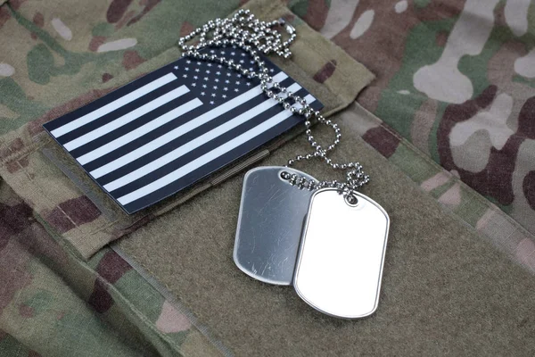 Oss Flagga Patch Med Dogtag Multicam Kamouflage Enhetlig Bakgrund — Stockfoto