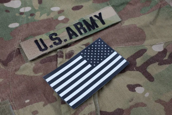 Flag Patch Mit Dog Tag Auf Multicam Camouflage Uniform Hintergrund — Stockfoto