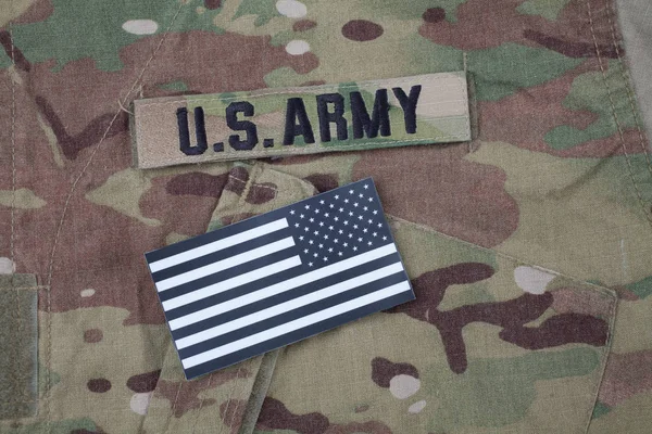 Flag Patch Mit Dog Tag Auf Multicam Camouflage Uniform Hintergrund — Stockfoto