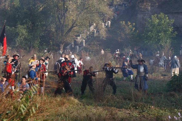 Kamyanets Podilsky Ukraine Oktober 2009 Mitglieder Des Geschichtsvereins Tragen Historische — Stockfoto