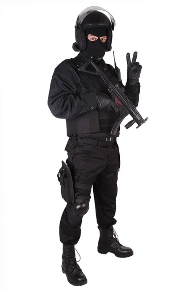 Rel Politieagent Met Wapen Zwart Uniform Geïsoleerd Wit — Stockfoto