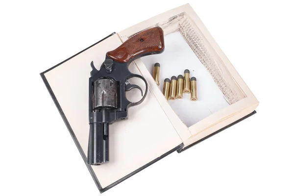 Pistola Revólver Con Cartuchos Escondidos Libro Aislado Sobre Fondo Blanco — Foto de Stock