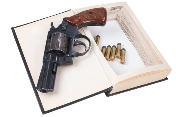 Pistola Revolver Con Cartucce Nascoste Libro Isolato Sfondo Bianco — Foto Stock