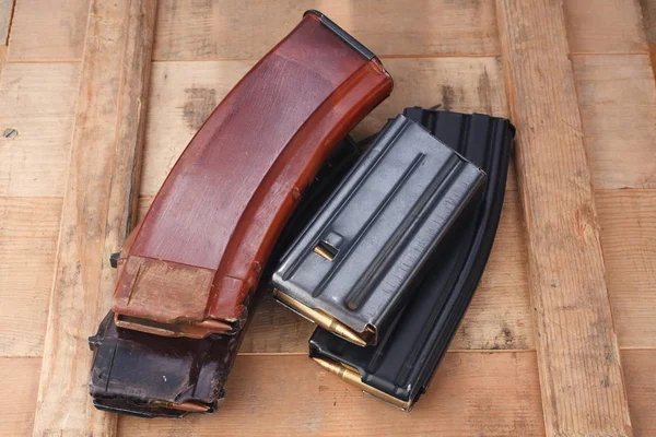 M16 Folyóiratokban Fából Készült Doboz Háttér — Stock Fotó