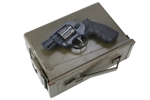 Револьвер Коробке Боеприпасами Изолирован — стоковое фото