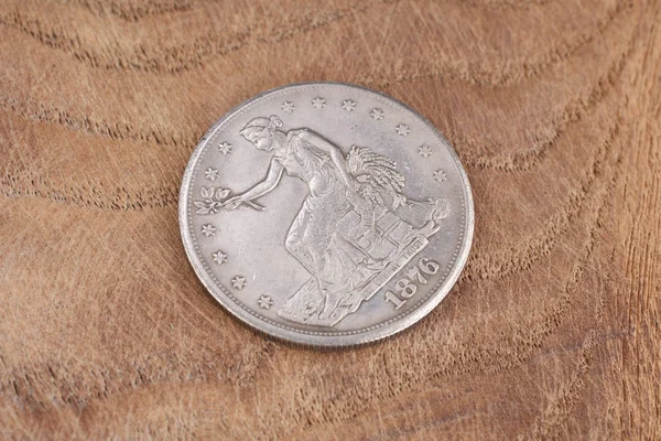 Antieke Zilveren Dollar Houten Achtergrond — Stockfoto