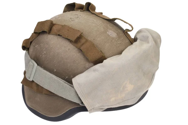 Kevlar Helm Mit Tarnbezug Und Schutzbrille Isoliert Auf Weiß — Stockfoto