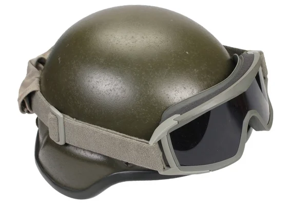 Casco Kevlar Con Cubierta Camuflaje Gafas Protectoras Aisladas Blanco — Foto de Stock