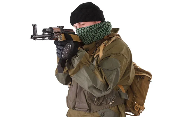 Vechter Met Een Kalashnikov Geweer Met Onder Vat Granaatwerper Geïsoleerd — Stockfoto