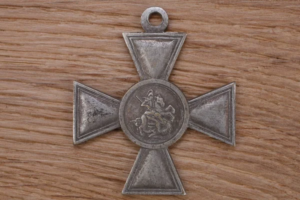 Cesarska Rosji Award Imperial Krzyż Saint George Klasy Drewnianym Stole — Zdjęcie stockowe
