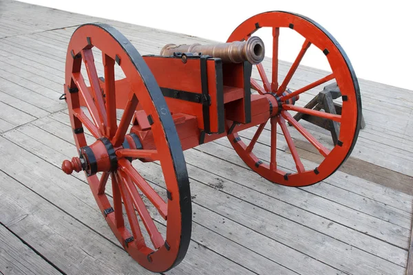 木製デッキの古いビンテージ火薬大砲 — ストック写真