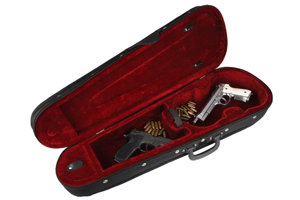在白色背景下被隔离的小提琴盒中装有墨盒的手枪 — 图库照片