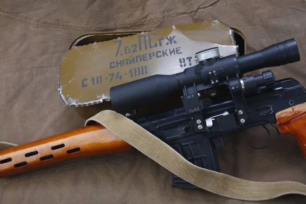 Fusil Sniper Svd Avec Boîte Munitions Sur Fond Toile Inscription — Photo