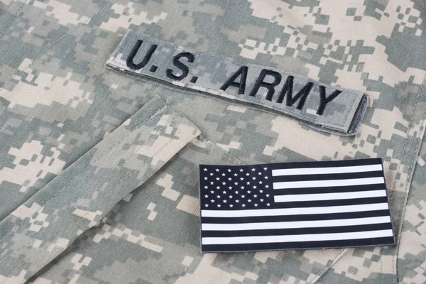 Uns Flagge Aufnäher Mit Hund Tag Auf Armee Kampfuniform Hintergrund — Stockfoto