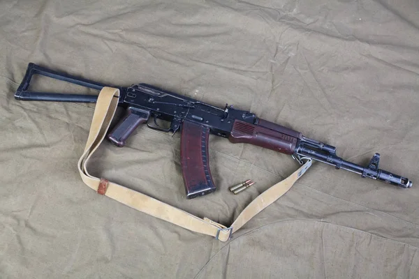Kalashnikov Com Munições Sobre Fundo Lona — Fotografia de Stock
