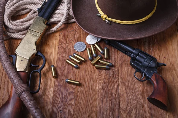 Wild West Puska Lőszerek Seriff Jelvény Fából Készült Asztal — Stock Fotó