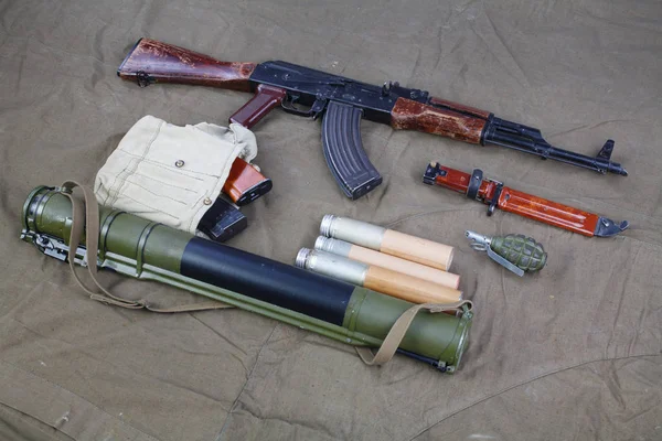 Kalashnikov Met Munitie Doek Achtergrond — Stockfoto