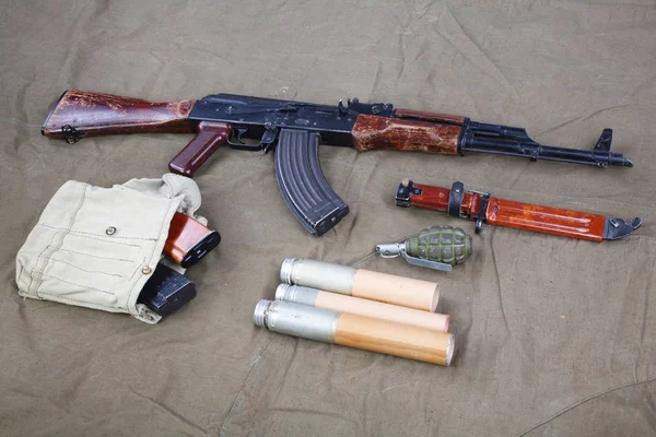 Kalashnikov Med Ammunition Duk Bakgrund — Stockfoto