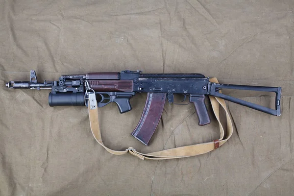 Kalasjnikov Met Underbarrel Granaatwerper Doek Achtergrond — Stockfoto