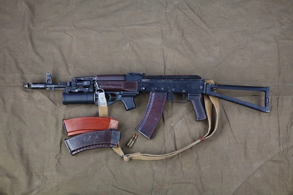 Kalashnikov Met Underbarrel Granaatwerper Doek Achtergrond — Stockfoto