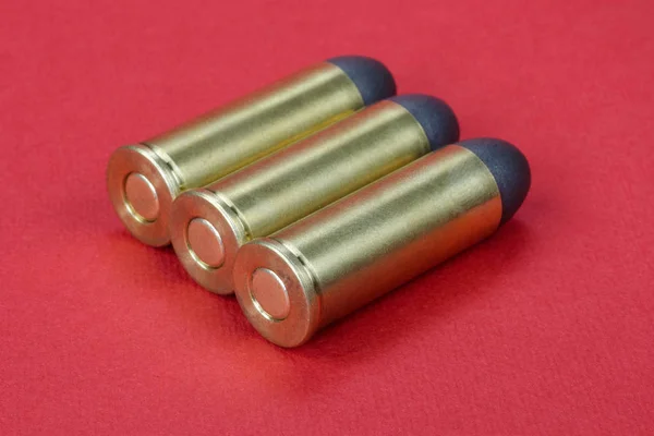 Black Powder Revolver Rounds Cal Dating 1872 Red Background — Stock Photo, Image