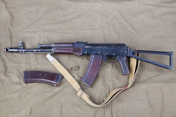 Kalashnikov Con Municiones Sobre Fondo Lona — Foto de Stock
