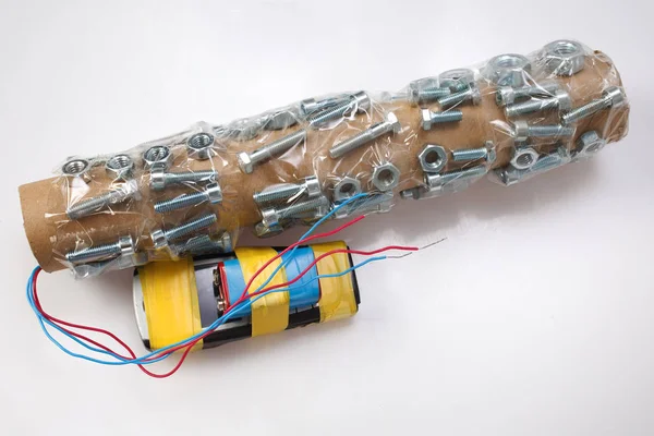 Kézzel Készített Csőbomba Mobiltelefon Tüzelő Eszköz Fehér Háttér — Stock Fotó