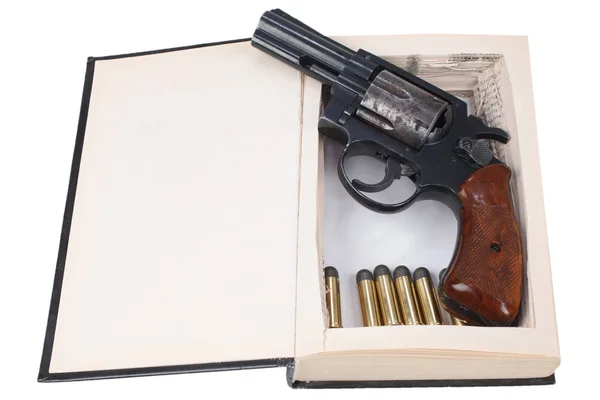 Pistola Revólver Calibre Com Cartuchos Escondidos Livro Isolado Fundo Branco — Fotografia de Stock