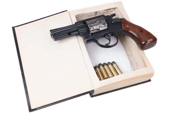 Револьвер Калибра Картриджами Спрятанными Книге Изолированной Белом Фоне — стоковое фото
