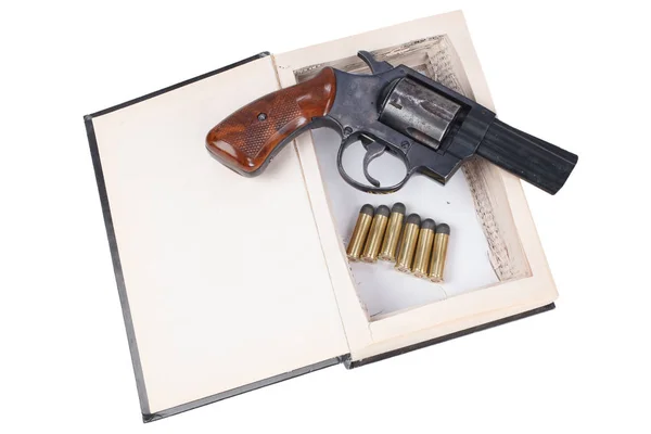 Pistola Revólver Calibre Com Cartuchos Escondidos Livro Isolado Fundo Branco — Fotografia de Stock