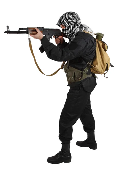 Aufständische Schwarzer Uniform Und Schwarz Weißem Shemagh Mit Einem Gewehr — Stockfoto