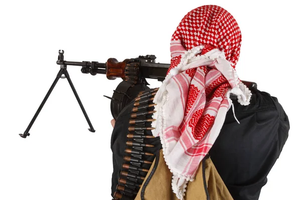 機関銃を保持赤 Kufiya の付いた黒い制服の反乱軍兵士 白で隔離 — ストック写真