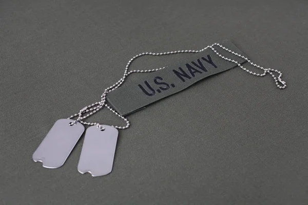 Navy Oddział Taśmy Psem Tagi Oliwkowy Jednolite Tło — Zdjęcie stockowe