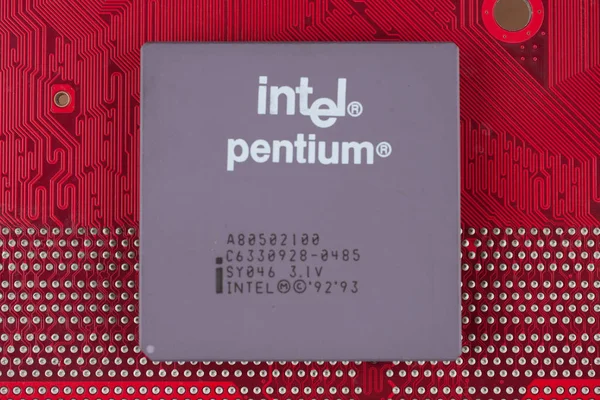 Kyjev Ukrajina Července 2018 Procesor Intel Pentium Červené Desce — Stock fotografie