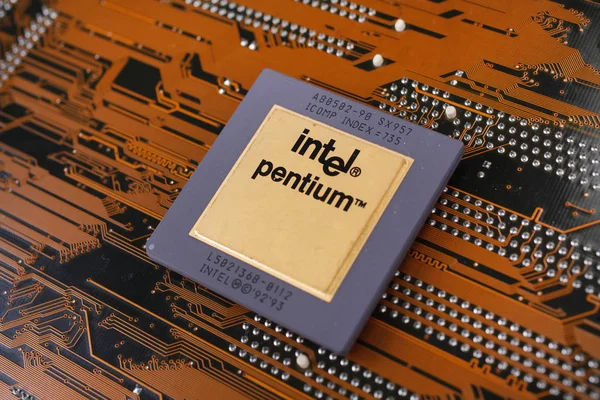 キエフ ウクライナ 2018 マザーボード上の Intel Pentium プロセッサ — ストック写真