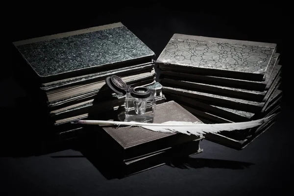 Stare Książki Dokumenty Pióra Kałamarzu Styl Retro Zdjęcie Sepii — Zdjęcie stockowe