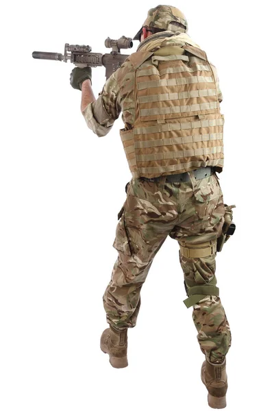 Подрядчик частной военной компании с автоматом — стоковое фото