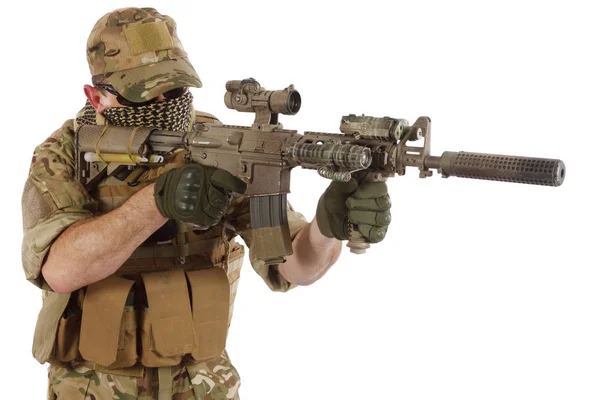 Private Military Company aannemer met assault rifle — Stockfoto