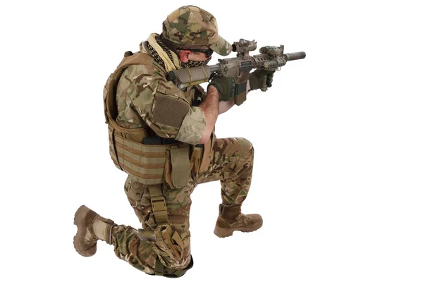 Auftragnehmer privater Militärfirma mit Sturmgewehr — Stockfoto