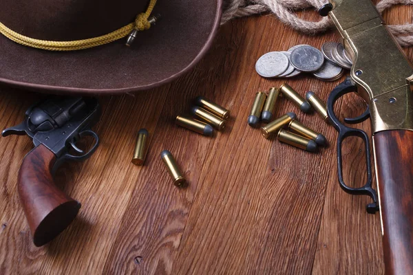 Wild west revolver és lőszerek — Stock Fotó