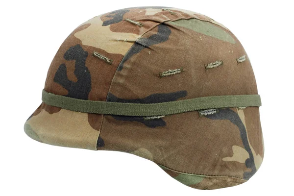 Nós exército capacete kevlar com capa camuflada — Fotografia de Stock