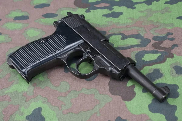 Wwii éra nacistické německé armády 9 mm poloautomatická pistole — Stock fotografie