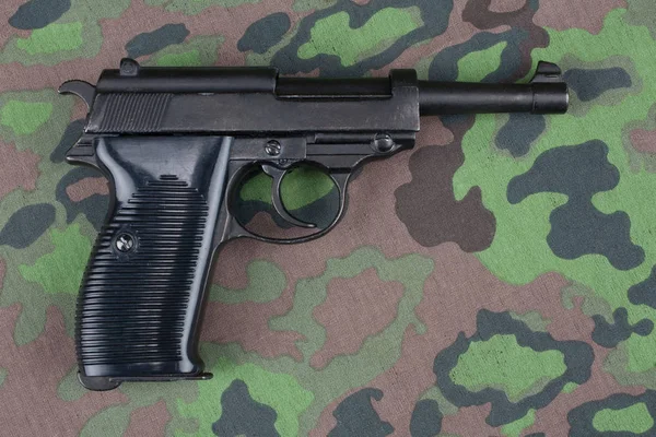 Wwii era nazistowska niemiecka armia 9 mm półautomatyczny pistolet — Zdjęcie stockowe