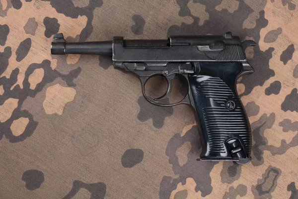 WWII era nazi german army 9 mm semi-automatic pistol — Stock Photo, Image