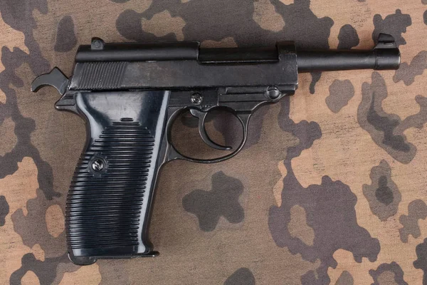 Guerra Mundial era nazi ejército alemán pistola semiautomática de 9 mm — Foto de Stock