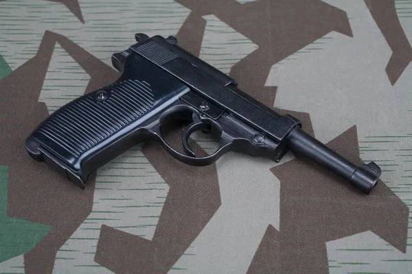 Wwii dönemi Nazi Alman ordusu 9 mm yarı otomatik tabanca — Stok fotoğraf